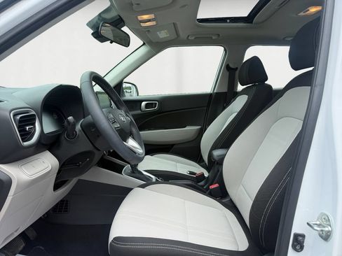 Certified 2024 Hyundai Venue SEL FWD image 9