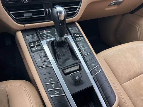 Used 2021 Porsche Macan AWD/4WD image 26