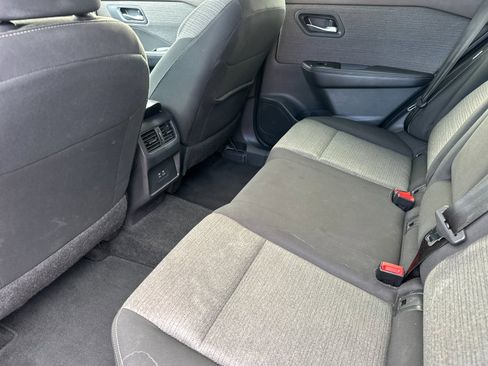 Used 2023 Nissan Rogue SV image 11