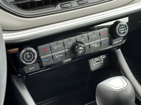 Certified 2024 Jeep Compass Limited image 20