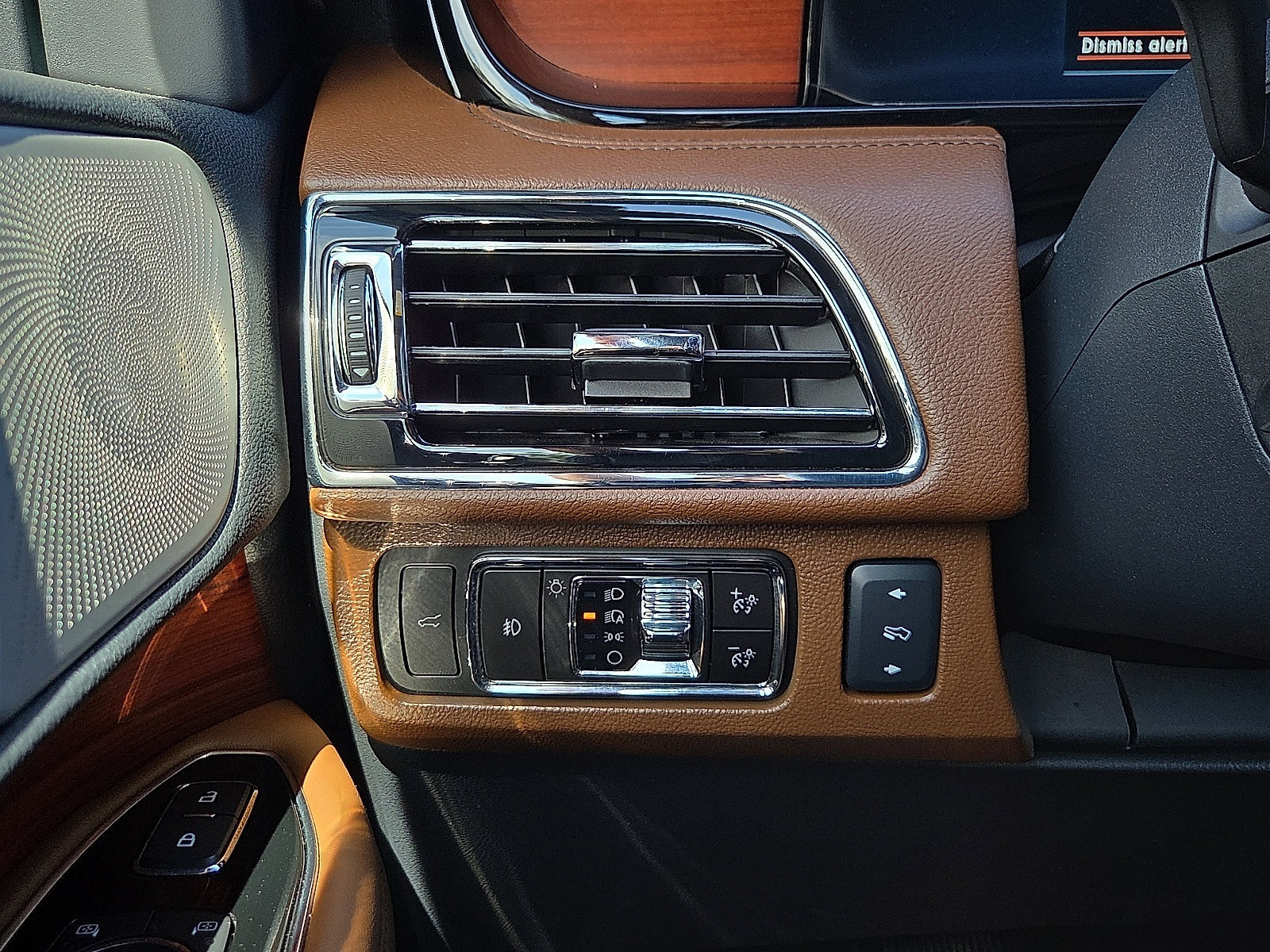 Used 2024 Lincoln Navigator Reserve AWD/4WD image 18