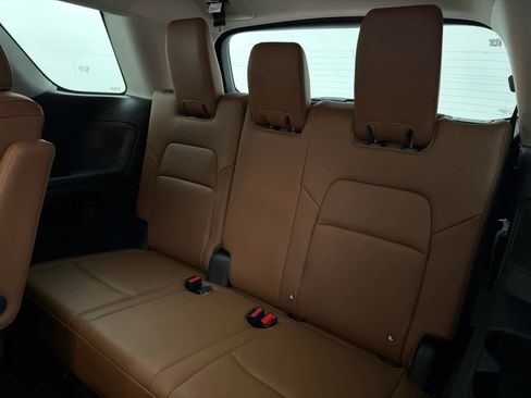 New 2026 Nissan Pathfinder Platinum image 17