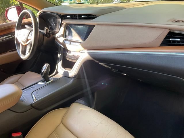 Used 2018 Cadillac XT5 Platinum AWD/4WD image 23