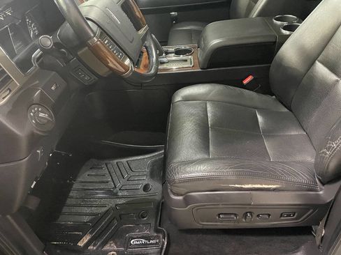 Used 2014 Lincoln Navigator 4WD image 17