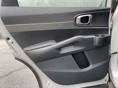 Used 2025 Kia Sorento S image 15