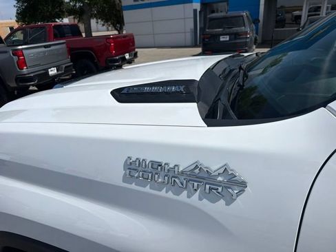 Used 2024 Chevrolet Silverado 3500 High Country w/ High Country Premium Package AWD/4WD image 8