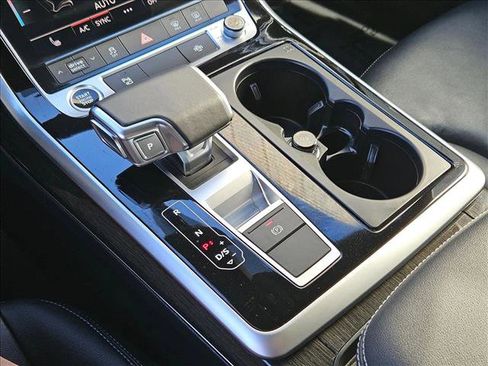 Used 2025 Audi Q7 3.0T Premium image 12