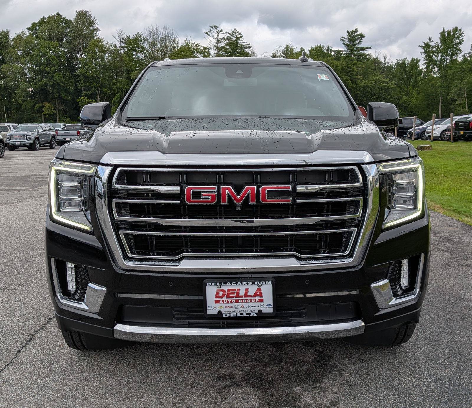 Used 2023 GMC Yukon XL SLT w/ SLT Luxury Package AWD/4WD image 2