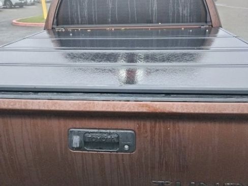 Used 2017 Toyota Tundra SR5 image 6