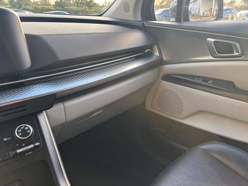 Used 2024 Kia Carnival LX image 36