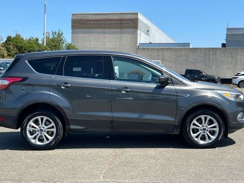 Used 2017 Ford Escape SE FWD image 6