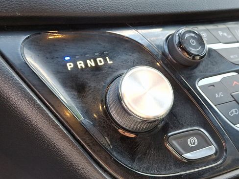 Used 2020 Chrysler Pacifica Touring-L w/ Advanced Safetytec Group image 15