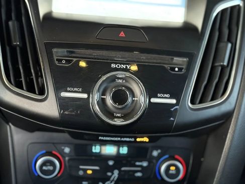 Used 2018 Ford Focus SEL image 33