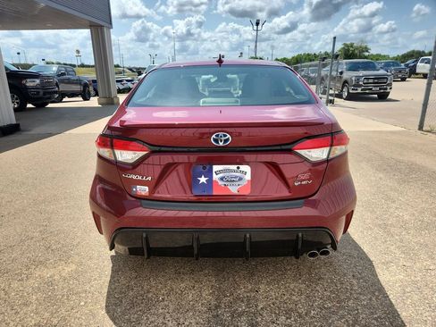 Used 2025 Toyota Corolla SE w/ SE Premium Package FWD image 7
