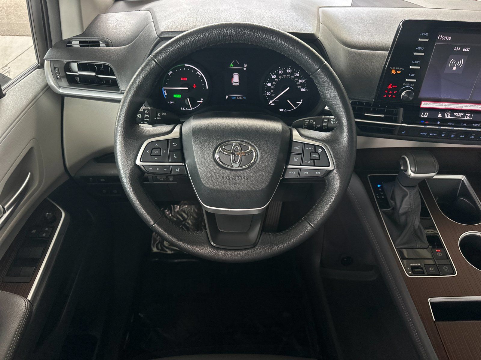 Used 2024 Toyota Sienna XLE FWD image 13