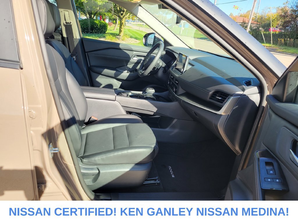 Certified 2024 Nissan Rogue SV w/ SV Premium Package AWD/4WD image 52