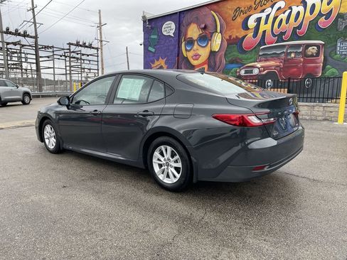 Used 2025 Toyota Camry LE image 3