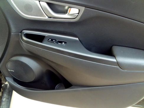 Used 2021 Hyundai Kona Ultimate FWD image 29