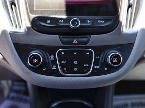 Used 2019 Chevrolet Malibu LT FWD image 26