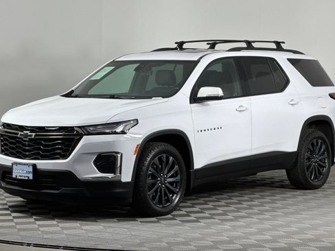 Used 2023 Chevrolet Traverse RS image 9