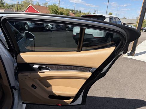 Used 2013 Porsche Panamera w/ Sport Chrono Pkg image 17