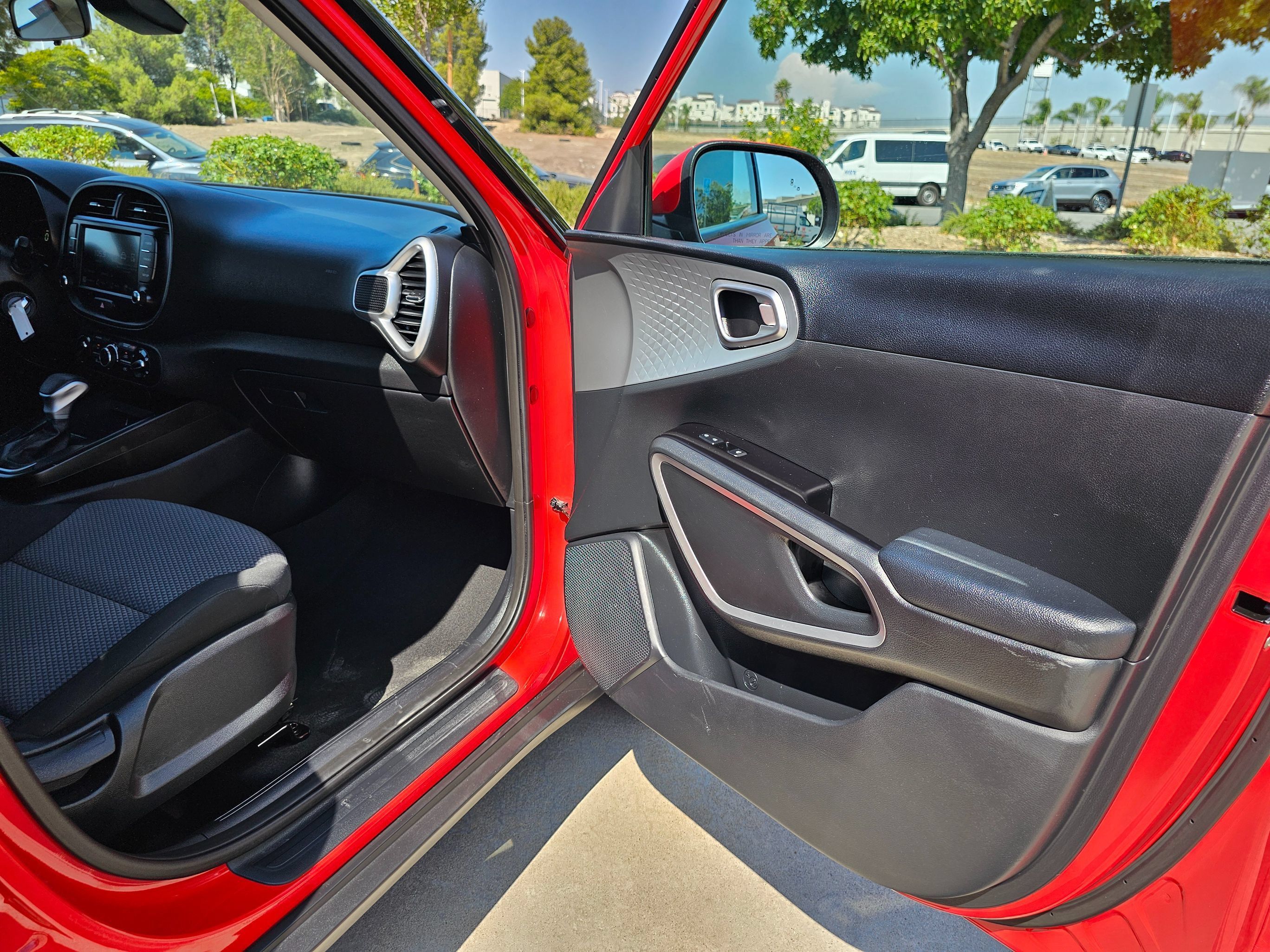 Used 2023 Kia Soul LX w/ Option Group 015 FWD image 28