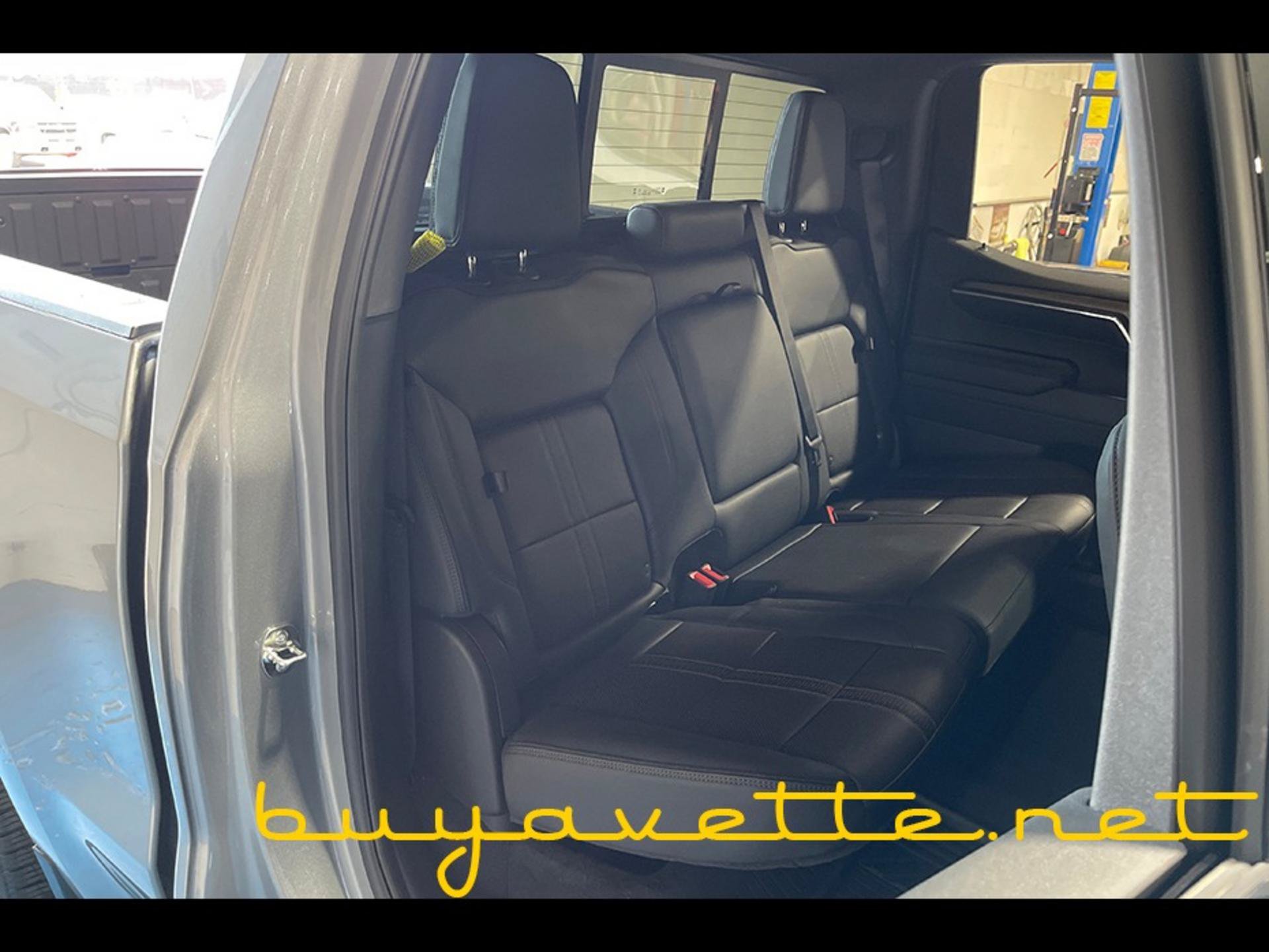 Used 2025 Chevrolet Silverado 1500 High Country w/ Technology Package AWD/4WD image 21