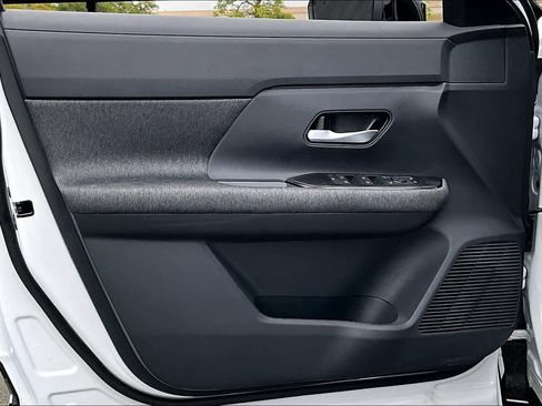 New 2026 Nissan Kicks SV image 10