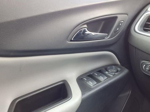 Used 2024 Chevrolet Equinox LS w/ LS Convenience Package image 18