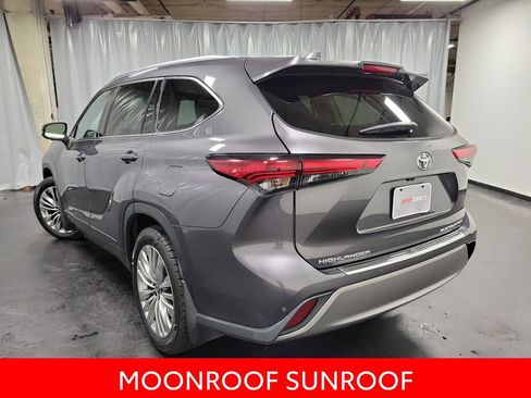 Used 2023 Toyota Highlander Platinum image 6