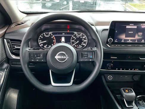 Used 2023 Nissan Rogue SV image 5