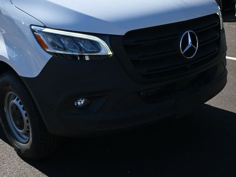 Used 2025 Mercedes-Benz Sprinter 2500 image 31