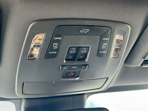 Used 2023 Toyota Sienna XLE w/ XLE Plus Package FWD image 20