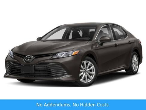 Used 2020 Toyota Camry LE image 1