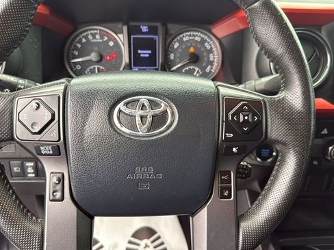 Used 2020 Toyota Tacoma TRD Sport AWD/4WD image 14