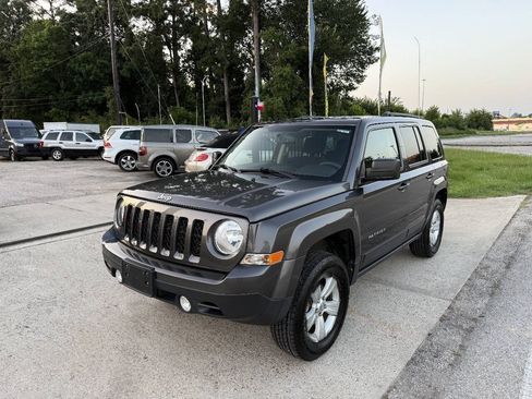 Used 2017 Jeep Patriot Sport w/ Power Value Group AWD/4WD image 2