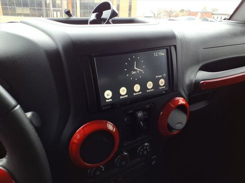 Used 2018 Jeep Wrangler Unlimited Sport S image 8