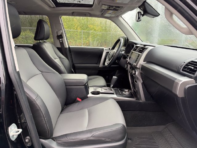 Used 2022 Toyota 4Runner SR5 Premium w/ Moonroof Package AWD/4WD image 9