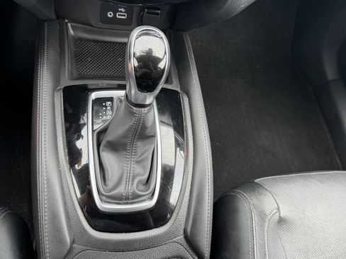 Used 2018 Nissan Rogue SL w/ Premium Package FWD image 25