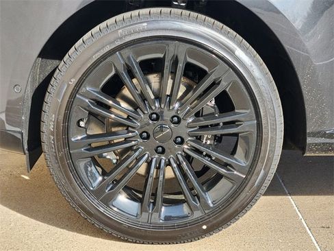 New 2026 Land Rover Range Rover SE image 7