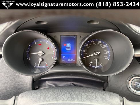 Used 2018 Toyota C-HR XLE FWD image 25