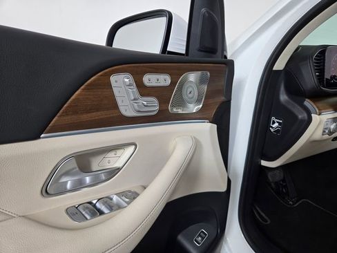 Used 2025 Mercedes-Benz GLS 450 4MATIC image 24