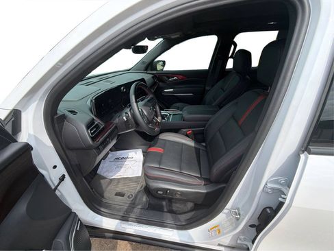 Used 2024 Chevrolet Traverse RS w/ LPO, Floor Liner Package AWD/4WD image 9