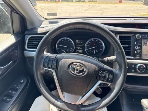 Used 2019 Toyota Highlander Limited AWD/4WD image 16