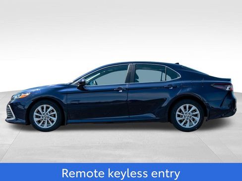 Used 2022 Toyota Camry LE FWD image 4