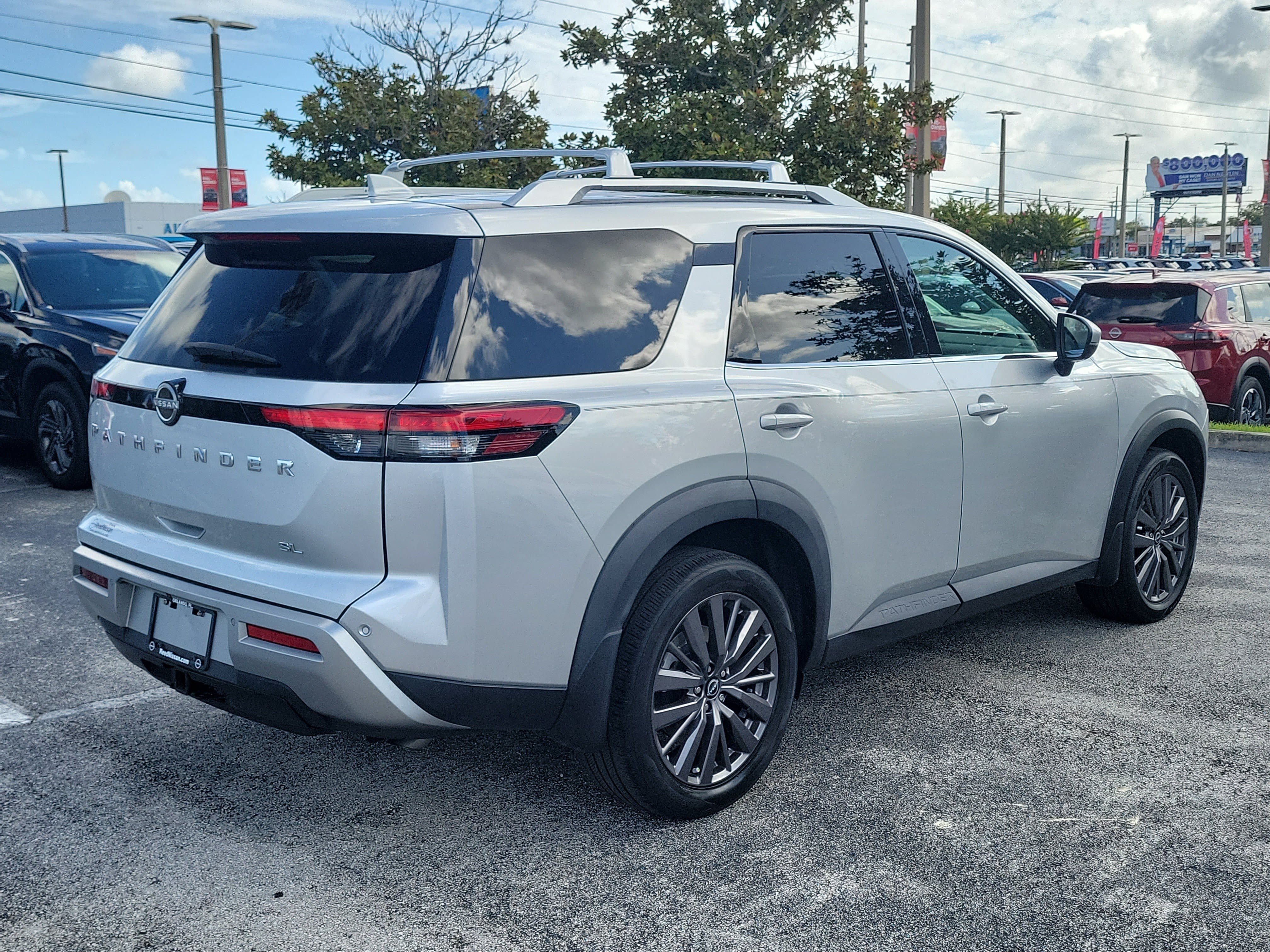 Certified 2024 Nissan Pathfinder SL w/ SL Premium Package FWD image 4