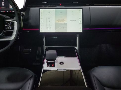 New 2025 Land Rover Range Rover SE image 26