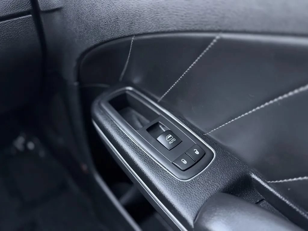 Used 2015 Dodge Charger SXT w/ AWD Plus Group image 13