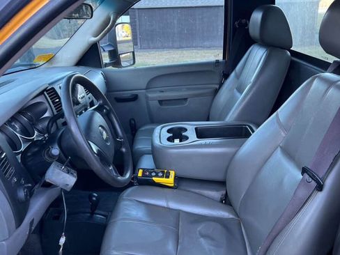 Used 2010 Chevrolet Silverado 3500 W/T w/ Snow Plow Prep Package image 9
