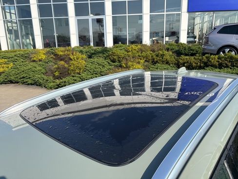 Used 2025 Volvo XC40 B5 Plus AWD/4WD image 10